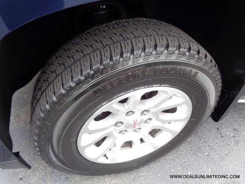 Used 2017 GMC Yukon SLT image 7