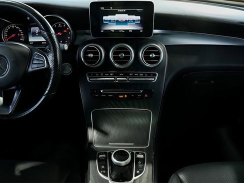 Used 2018 Mercedes-Benz GLC 300 4MATIC image 40