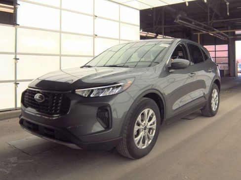 Certified 2023 Ford Escape Active w/ Tech Pack #2 AWD/4WD image 2
