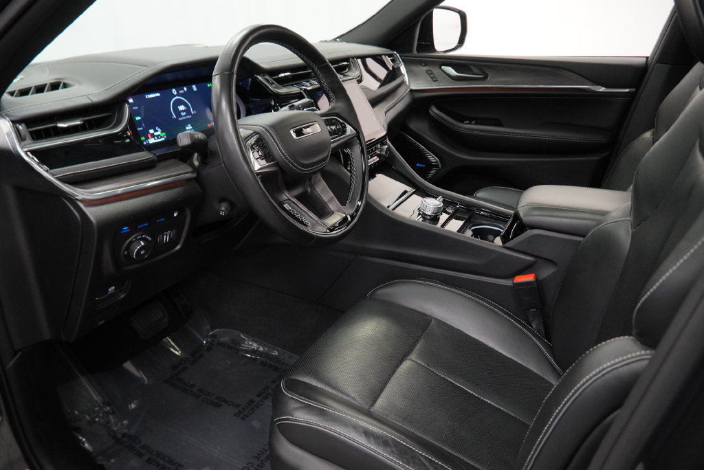 Used 2023 Jeep Grand Cherokee Overland w/ Advanced Protech Group III AWD/4WD image 19