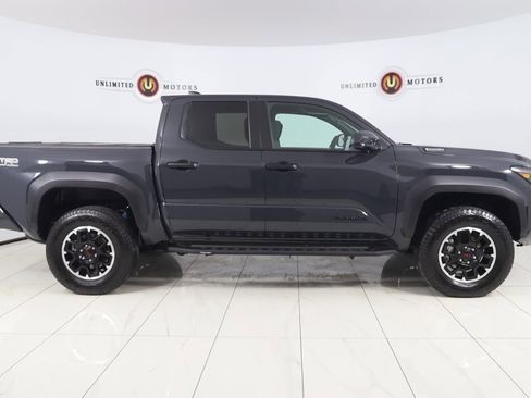 Used 2025 Toyota Tacoma TRD Off-Road image 2