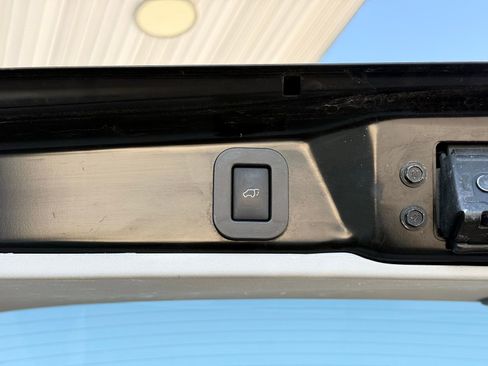 Used 2013 Toyota Sienna XLE w/ Premium Pkg image 28