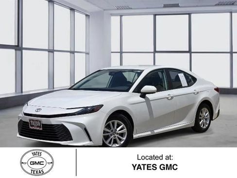 Used 2025 Toyota Camry LE FWD image 1