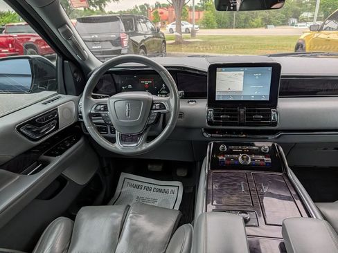 Used 2019 Lincoln Navigator L Reserve w/ Cargo Package AWD/4WD image 11