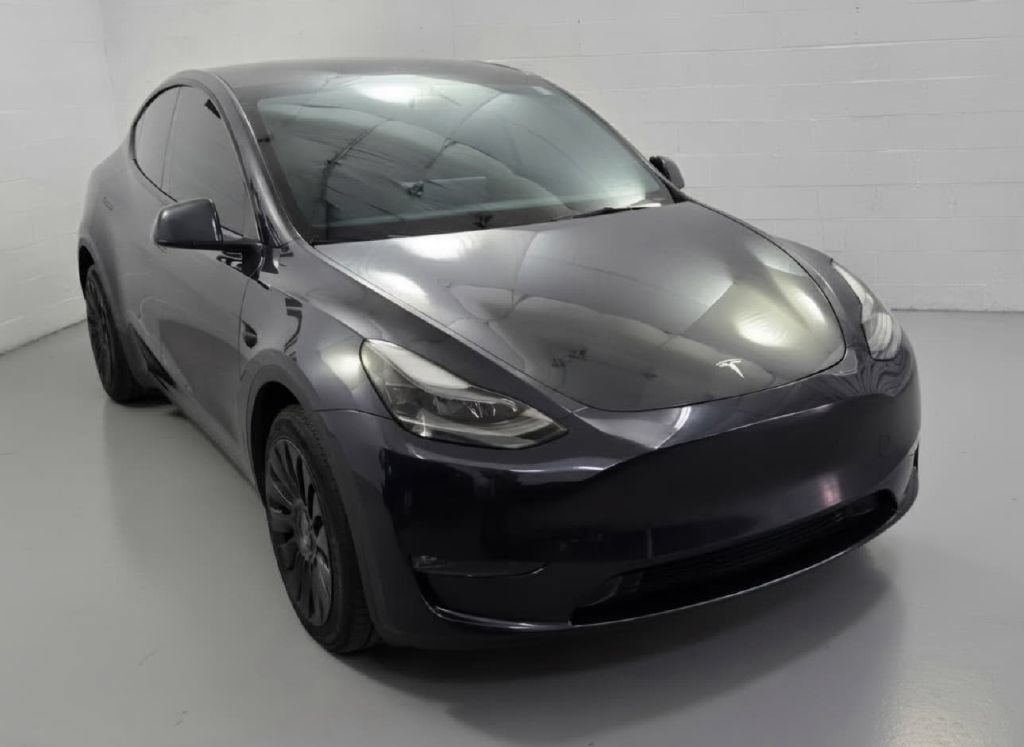 Used 2024 Tesla Model Y Long Range AWD/4WD image 4