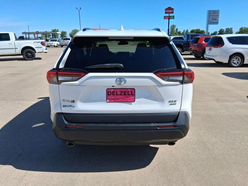 Used 2021 Toyota RAV4 XLE AWD/4WD image 7