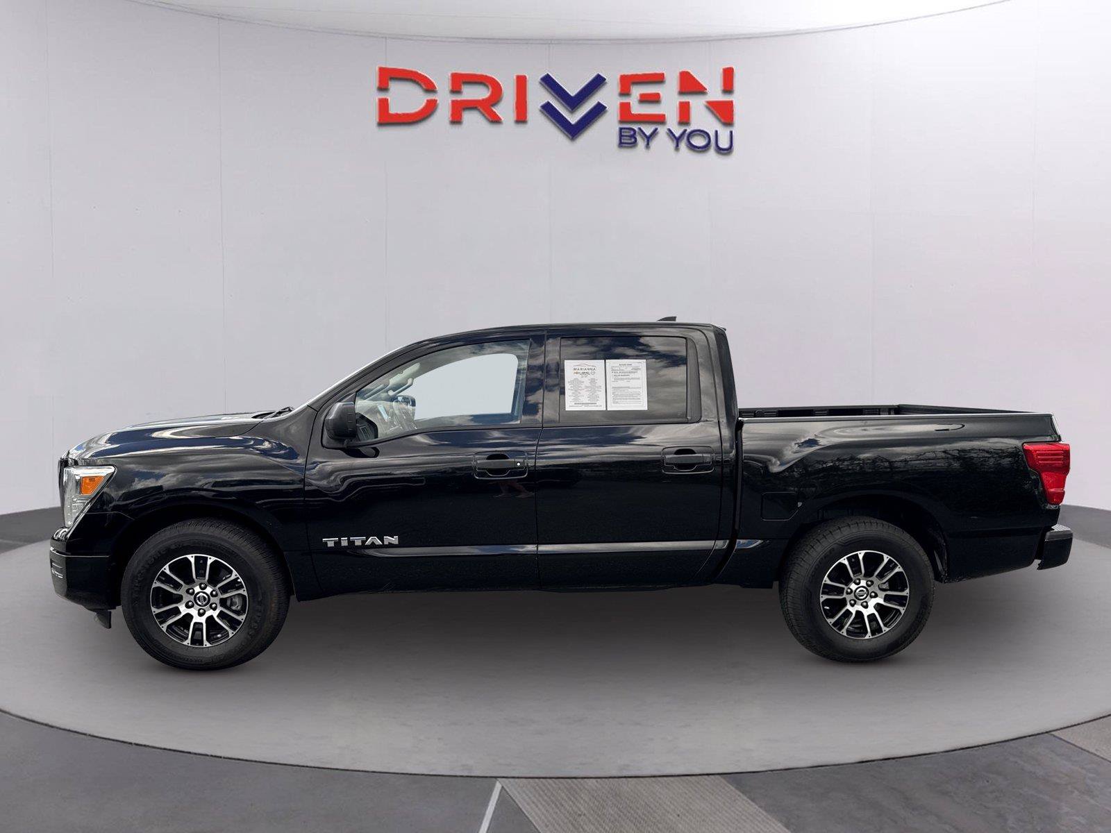 Used 2022 Nissan Titan SV RWD image 6