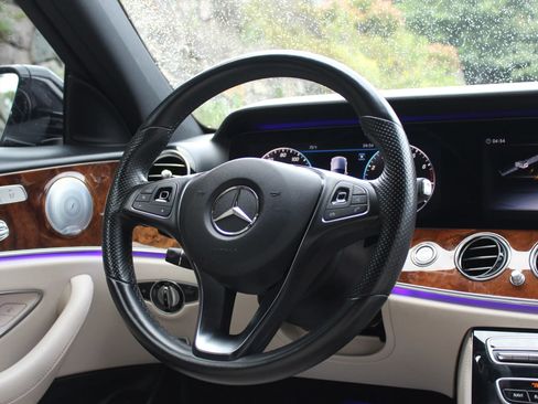 Used 2018 Mercedes-Benz E 400 4MATIC Sedan image 21