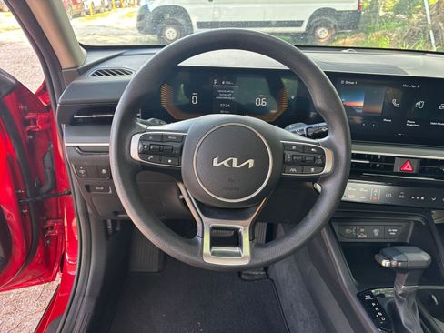 Used 2025 Kia K5 LXS FWD image 29