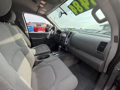 Used 2018 Nissan Frontier SV AWD/4WD image 16