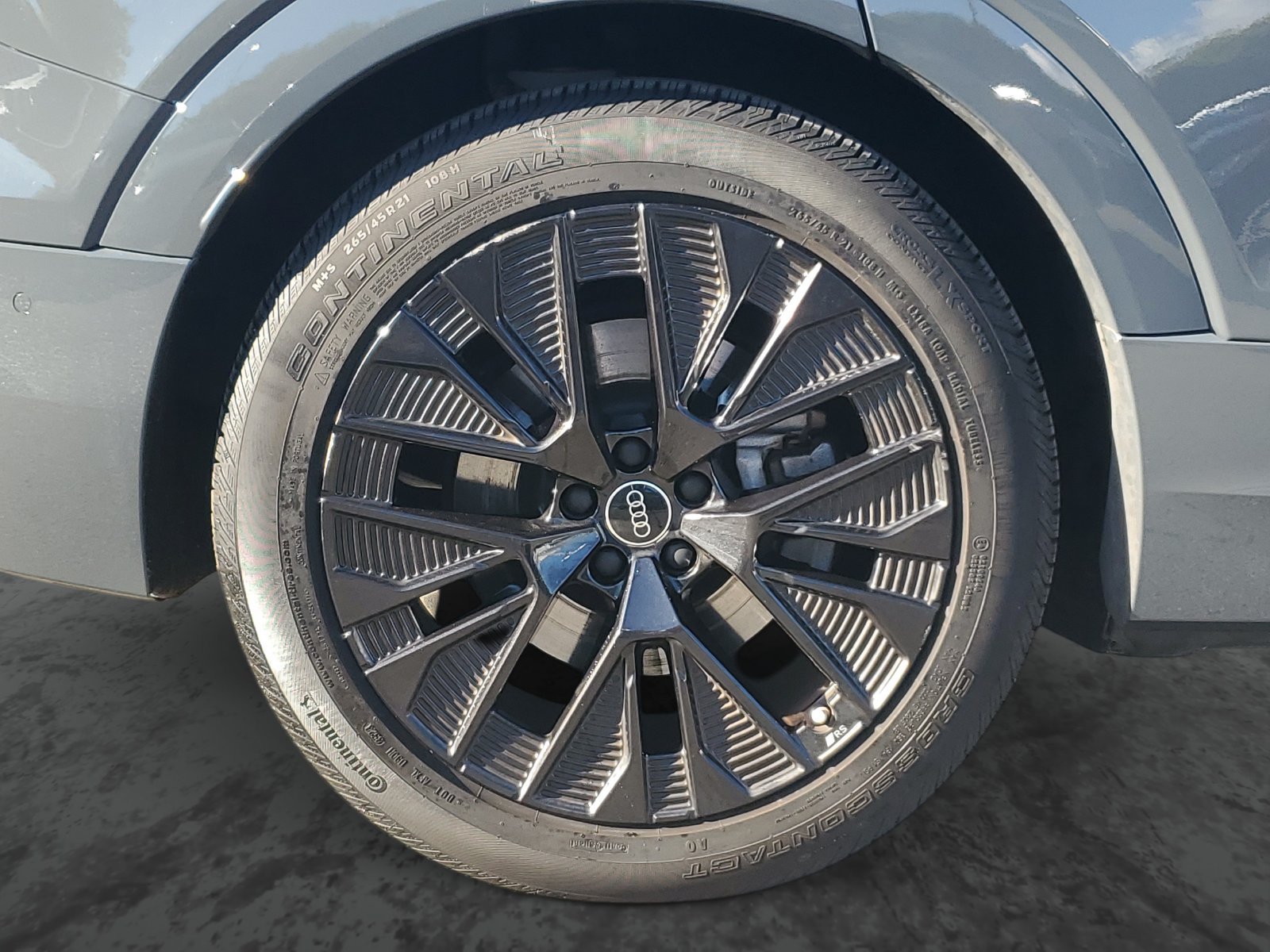 Used 2024 Audi Q8 e-tron Premium Plus AWD/4WD image 5