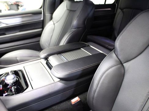 New 2025 Jeep Wagoneer L Series II image 23