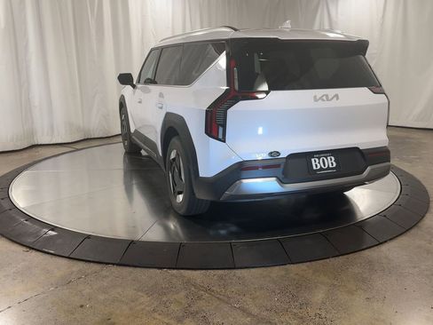 New 2026 Kia EV9 Wind image 8