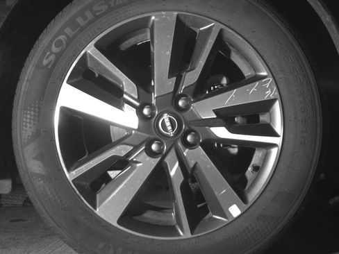 Used 2025 Nissan Versa SV image 13