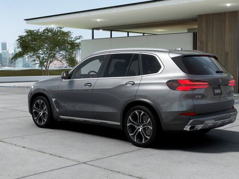 Used 2026 BMW X5 xDrive40i w/ Premium Package AWD/4WD image 2