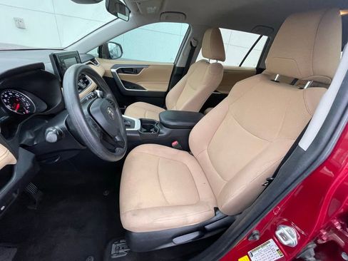 Used 2019 Toyota RAV4 LE image 27