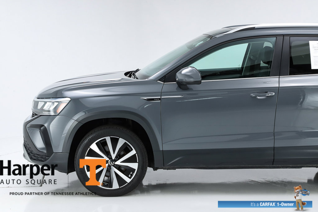 Used 2023 Volkswagen Taos SE w/ Panoramic Sunroof Package AWD/4WD image 3