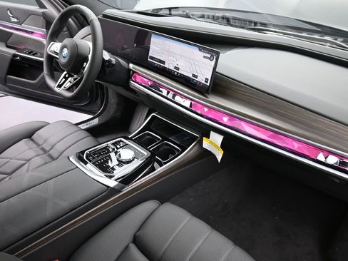 New 2026 BMW 750e xDrive image 21