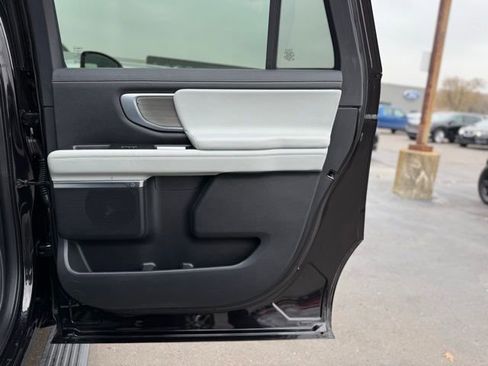 Certified 2025 Ford Expedition Max Platinum image 25