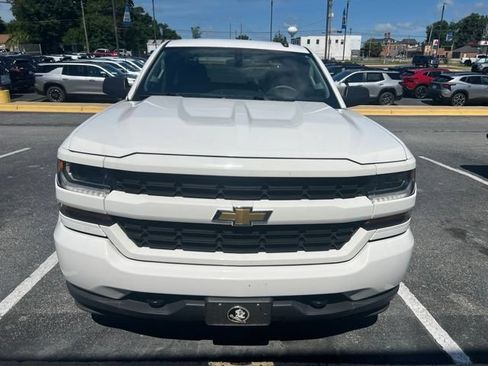 Used 2018 Chevrolet Silverado 1500 Custom w/ Custom Value Package RWD image 2