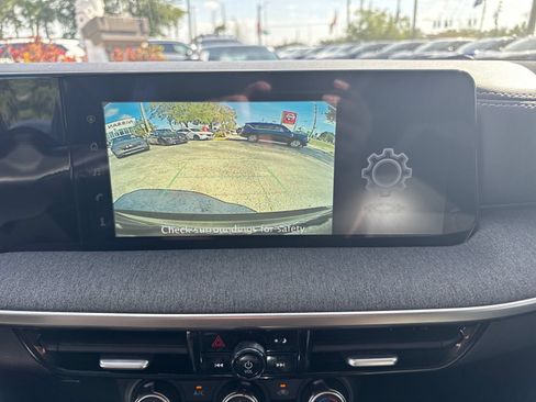 Certified 2025 Nissan Kicks SV AWD/4WD image 18