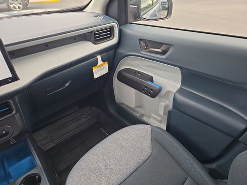 New 2025 Ford Maverick XLT w/ XLT Luxury Package FWD image 11