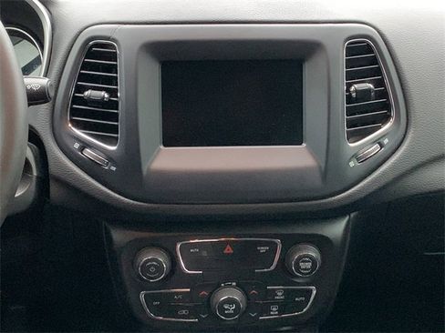 Used 2021 Jeep Compass Latitude image 20