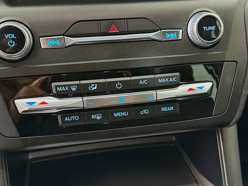 Used 2020 Ford Explorer XLT w/ Equipment Group 202A image 23