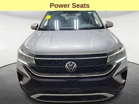 Used 2022 Volkswagen Taos SE FWD image 4