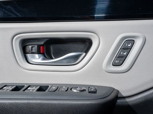 Certified 2025 Honda Pilot EX-L image 30