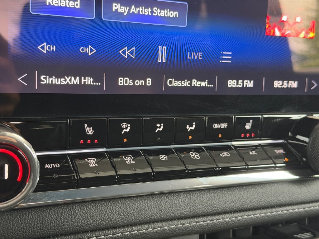 Used 2025 Chevrolet Colorado LT AWD/4WD image 34