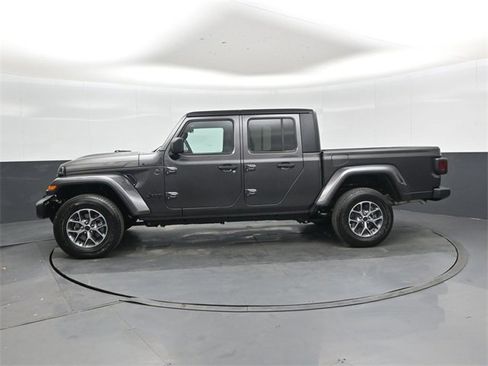 New 2025 Jeep Gladiator Sport image 7