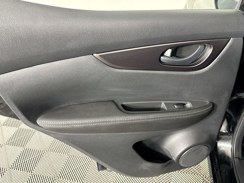 Used 2022 Nissan Rogue Sport S image 24