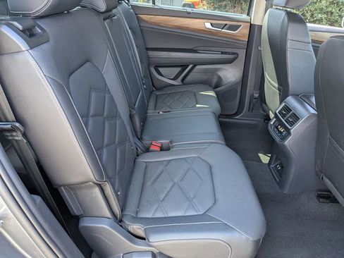 Used 2025 Volkswagen Atlas SE image 21