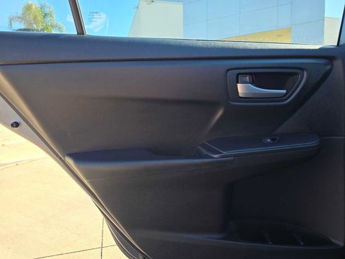 Used 2016 Toyota Camry SE image 17