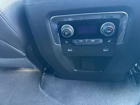 Used 2024 Chevrolet Suburban Premier image 37