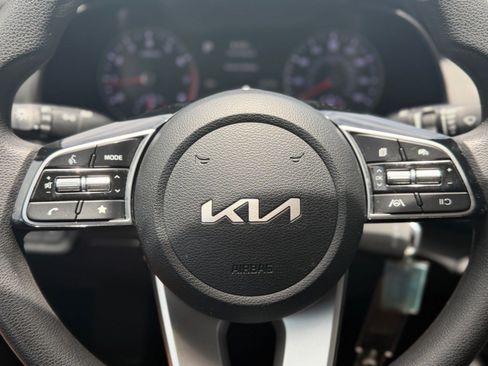 Used 2024 Kia Forte LXS w/ LXS Technology Package FWD image 25
