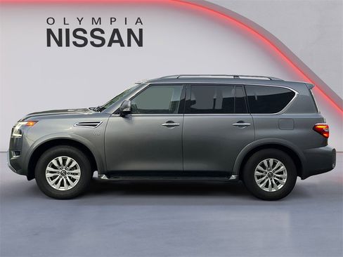 Used 2022 Nissan Armada SV image 2