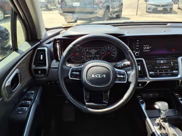 Used 2022 Kia Sorento S w/ Panoramic Sunroof Package AWD/4WD image 17