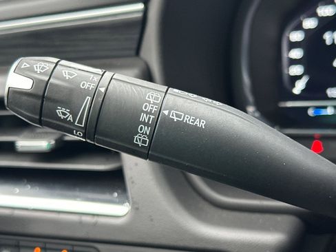 Used 2024 GMC Yukon XL SLT image 36