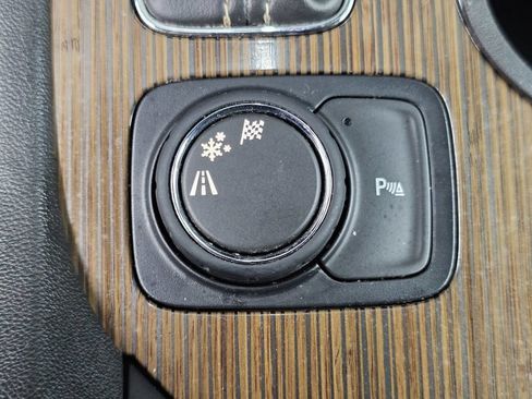Used 2017 GMC Acadia SLE w/ Driver Alert Package I FWD image 23