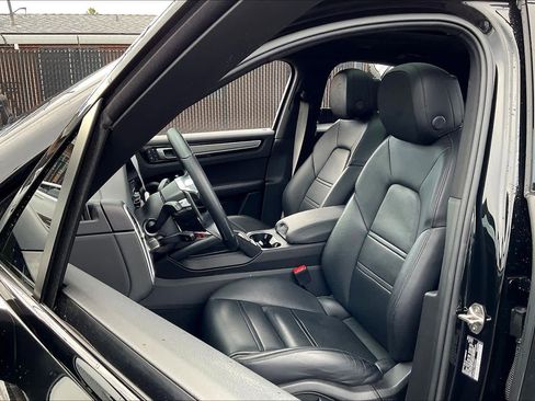 Used 2023 Porsche Cayenne Coupe image 26
