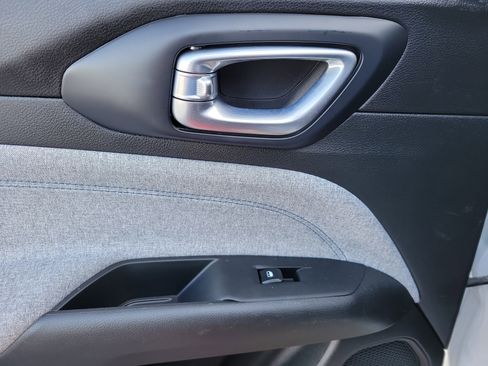 Used 2024 Jeep Compass Latitude image 26