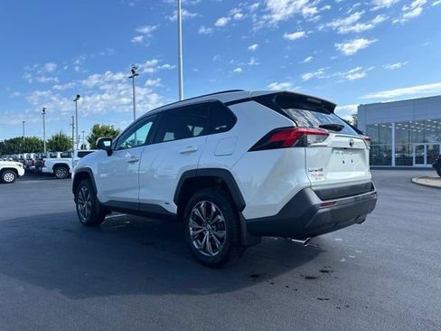 Used 2022 Toyota RAV4 XLE Premium AWD/4WD image 5