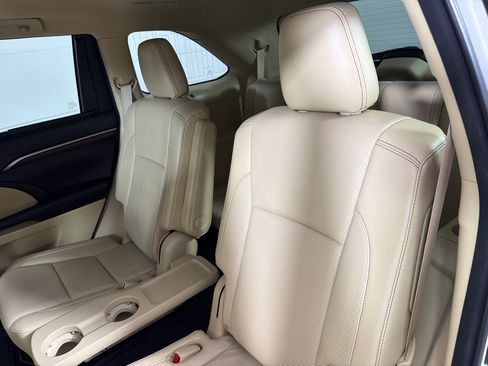 Used 2016 Toyota Highlander Limited FWD image 20