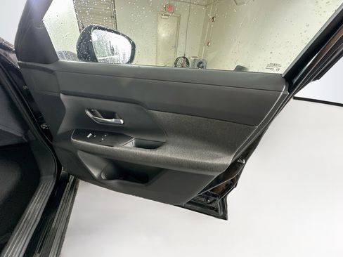 Used 2025 Nissan Kicks SV FWD image 30