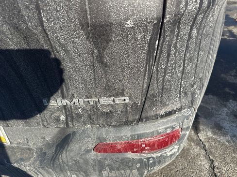 Used 2017 Jeep Cherokee Limited image 3