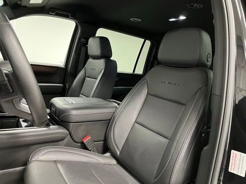Used 2025 GMC Yukon XL Denali AWD/4WD image 22