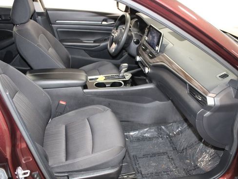 Used 2024 Nissan Altima 2.5 SV image 22