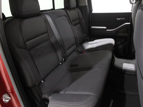 Used 2023 Nissan Frontier SV w/ SV Convenience Package image 16